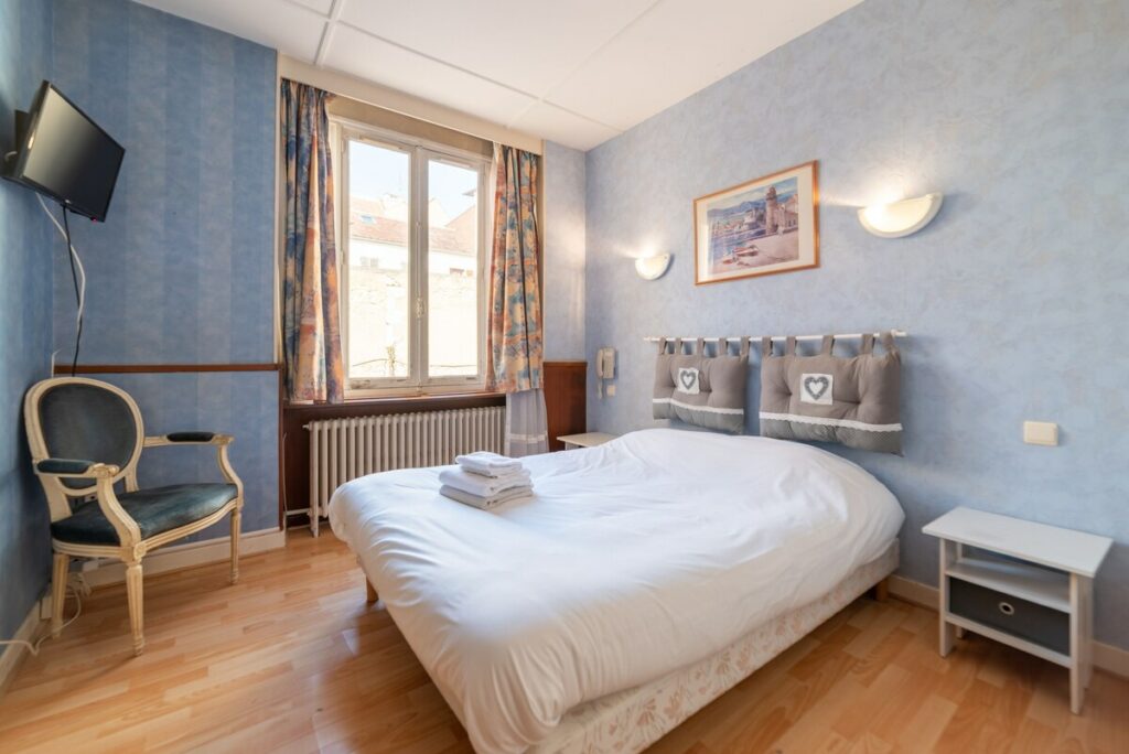 Hotel-Du-Cygne-Auxerre- chambre lit double
